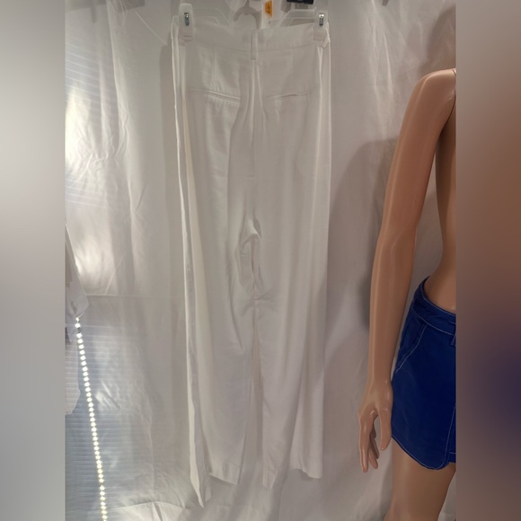 New NWT NONchalant Fabi Wide Leg Pant in White
Label revolve trouser - Picture 7 of 8